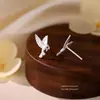 Brincos de Prata S999 com Textura de Areia Fosca Pássaro da Paz para Mulheres, Design Cool de Nicho Brincos de Pássaro Levemente Luxuosos