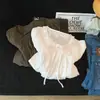 Blusa redonda con ribete de encaje de estilo delicado para mujer, nueva colección 2026, con corbata de lazo, mangas abullonadas y un corte holgado tipo muñeca