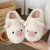 Cerdo Lindo~Pantuflas Peludas para Usar Afuera Zapatillas de Algodón de Punta Cerrada para Mujer para el Hogar Pantuflas Cálidas Antideslizantes de Suela Gruesa Invierno 2026 Mujer