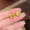 Brincos de Trevo de Cinco Folhas Banhados a Ouro, Design de Cristal de Gelo, Cor Duradoura, Mesmo Estilo das Joalherias, Atacado