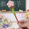 Presente do Dia do Professor: Buquê de girassol com caneta vermelha, buquê de girassol feito à mão com caneta para professores de jardim de infância e ensino fundamental