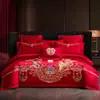 Conjunto de Quatro Peças Dragão e Fênix de Luxo para Casamento, Capa de Colcha Bordada Vermelha para Casamento, Enxoval de Recém-Casados, Roupa de Cama para Quarto de Casamento Atacado