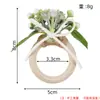 Porta-Guardanapo Fresco Estilo Floresta com Laço, Botões de Flores Artificiais e Flores, Suporte de Guardanapo de Madeira para Decoração de Mesa de Casamento