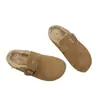 Bestseller de invierno 2026 estilo nuevo Birkenstock cómodos antideslizantes forrados de felpa cálidos zapatos de algodón zapatillas de media caña planas de moda para mujer zapatillas de algodón