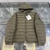Chamarra de plumas ligera acanalada Galion de Putian 26ss con capucha, corte slim, unisex