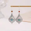 Yuebao Jewelry Turquesa Plata de Ley S925 Patrón de Hierba Rizada Roja del Sur Estilo Étnico Chino Estilo Bohemio Gancho de Oreja Retro