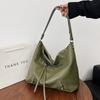 Bolso nicho de gran capacidad para mujer 2022 otoño nuevo cuero suave estilo motocicleta bolso tote de hombro cruzado para ir al trabajo bolso de axila
