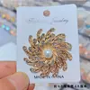 Broche de Mariposa Hueca con Diamantes AB Iridiscentes para Mujer, Pin de Mariposa de Diamantes Lujoso a Todo Color para Trajes y Abrigos, Broche Elegante y Lujoso