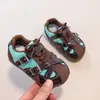 Zapatillas de entrenamiento alemanas de colores contrastantes para niños, nueva colección otoño 2026, ligeras, de suela blanda, caña baja, con correas de velcro, zapatillas deportivas casuales para niños y niñas