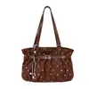 Bolsa de camurça para mulheres, nova coleção de outono 2026, design de bolinhas, estilo retrô, adequada para o dia a dia, grande capacidade, bolsa de ombro