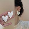 Pendientes exagerados de amor grande color blanco leche para mujer, sentido de alta gama, comodín, suaves, para afinar el rostro redondo, joyería de oreja al por mayor
