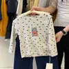 Camiseta básica linda y adorable para niñas estilo coreano, camiseta de manga larga de moda con estampado de corazón y gato para el uso diario de otoño del bebé