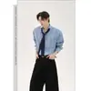 Camisa Longa com Listras Verticais e Design de Gravata Retro Americano para Homens e Mulheres, Versátil Casual Estilo College Primavera e Outono Tendência