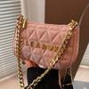 2026 Nueva Moda de Verano Bolso Acolchado Bordado con Cadena Bolso Pequeño de Moda Bolso Cruzado Versátil Bolso de Hombro para Mujer
