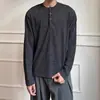 Camiseta Henley Masculina Listrada Vertical Texturizada Manga Longa Estilo Old Money Primavera Outono Temporada Ligeiramente Maduro Solta Toque de Luxo Camada Base