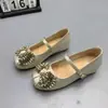 Sapatilhas Femininas que Aumentam a Altura 2026 Outono Nova Moda Raso Versátil Laço de Strass Bico Quadrado Sapatos Mary Jane