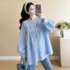 Camisa de Muñeca de Maternidad Nueva Primavera 2025 Moda Coreana Cuello en V Plisada Holgada Cubre Vientre Camisa Rayada Versátil