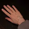 Pulsera y Anillo Combinados con Borla de Flor Super Brillantes, Anillo de Dedo de Lujo Ligero, Anillo de Palma, Decoración para Mano, Joyería de Mano con Diamantes Brillantes en Forma de Hoja