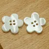Botões de flor em resina, botões de alta qualidade para blazers de moda requintados, botões de quatro furos revestidos de pérola para casacos, atacado
