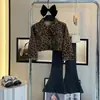 Conjunto de Ropa de Otoño para Niñas 2026 Nuevo Elegante Chic Chaqueta con Estampado de Leopardo Estilo Coreano Pantalones Acampanados Ajustados de Mezclilla Conjunto de Dos Piezas