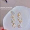 Collar gargantilla de metal frío con orquídea perla blanca, aretes de clip para el lóbulo de la oreja de aguja plateada simple, juego