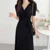 Vestido con tirantes de escote en V con efecto adelgazante