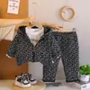 Sudadera con capucha informal para niños 2025 Nueva moda con cremallera de manga larga traje de tres piezas ropa de otoño moderna para bebé