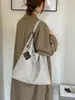 Bolsa de mano transfronteriza para mujer, bolsa de gran capacidad para el trabajo, bolso de hombro versátil y sencillo para otoño e invierno, bolsa de compras