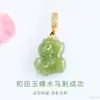 Colgante de Jade con Jade Natural Hetian en Color Agua Clara, Collar del Año del Caballo del Zodiaco, Venta al por Mayor para Atracciones Turísticas S6020803