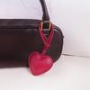 Pingente de Bolsa Feminina Estilo Coreano Ins Pingente Clássico de Coração para Bolsa Feminina Corda de Mão de Couro Pendurada Pingente de Amor PU