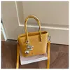 Bolso pequeño tejido súper popular transfronterizo para mujer, bolso cubo retro de alto valor nuevo, bolso de hombro y cruzado elegante al por mayor