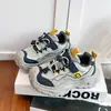 Zapatillas deportivas de moda para niños 2026 nuevo modelo otoño e invierno, zapatillas tipo papá de malla transpirable con suela blanda para niños mayores, zapatillas de running resistentes al desgaste