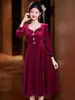 Vestido de Brindis Nupcial Borgoña Estilo Francés con un Toque de Lujo, Vestido de Compromiso Francés de Terciopelo Dorado, Vestido Petite para Homecoming