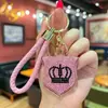 Chaveiro criativo novo escudo e coroa de argila de um lado cravejado de diamantes, pingente de bolsa com design personalizado da moda europeia e americana