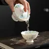 Gaiwan de Cerámica Blanca con Diseño Floral y de Peces Pintado a Mano para Uso en Casa, Juego de Té Kung Fu Hecho a Mano, Taza de Té Gaiwan de Cerámica