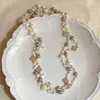 Collar de perlas vintage en capas, sensación de lujo ligero y alta gama, cadena versátil para suéter, accesorio de ropa popular de nicho para mujer
