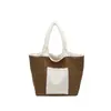 Bolsa de mano de felpa estilo coreano al por mayor, bolsa tote, bolso de mujer 2026 Invierno Nuevo, color patchwork, bloque de color, bolso de hombro único, bolso versátil para el antebrazo