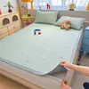Juego de tres piezas de alfombrilla de seda helada de enfriamiento de dibujos animados clase A para verano, dormitorio de estudiante, alfombrilla suave con aire acondicionado, lavable a máquina 1