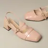 Sandálias quadradas abertas atrás estilo francês para mulheres, novo modelo de verão 2026, estilo fada suave, sapatos Mary Jane com salto grosso