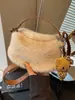 Outono e Inverno Mais Vendido Bolsa Peluda Fofa Feminina 2026 Nova Moda Versátil Bolsa Transversal Bolsa Peluda Pequena Bolsa de Mão Tote
