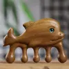 Pente Esculpido em Sândalo Verde Golfinho, Raspador de Couro Cabeludo, Rosto, Olhos, Ombros e Pescoço, Pente de Madeira com Dentes Largos, Vários Estilos
