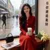 Vestido Tricô Retro Coreano Vermelho Estilo Hong Kong com Lapela para Mulheres, Novo Modelo Primavera 2026, Vestido Longo Elegante de Alta Qualidade Emagrecedor