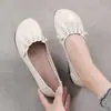Sapatos mocassins femininos para primavera e outono, sapatos vermelhos de sola macia para mulheres de meia-idade e idosas, sapatos mom de couro macio, sapatos de couro simples para senhoras, sapatos de couro confortáveis