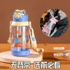 Vaso de paja para niños, lindo vaso de agua de plástico, botella de agua portátil con asa para bebés de jardín de infantes, vaso resistente a caídas con marcas de medición