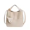 Bolso cubo tejido de color liso de nicho para mujer, nuevo y moderno 2026, bolso cruzado versátil para el día a día, bolso de mano pequeño exquisito
