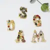Broche de moda retro transfronterizo con letras de perlas y diamantes de imitación, sencillo, para abrigos y prendas, disponible en stock, al por mayor.