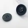 Suministro Directo hebilla de cuerno natural real hebilla de cuatro ojales de borde ancho botón para traje abrigo gabardina botón de cuerno redondo de cuatro ojales