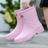 Botas de Lluvia de Moda Transfronterizas para Mujer Moda Japonesa y Coreana Suela Gruesa Antideslizantes de Goma Combinan con Todo Impermeables Botas de Lluvia Zapatos de Agua para Mujer