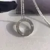 Colar Seiko V Ouro High-End Totalmente Diamantado Série Amor Pingente Redondo Grande Céu Estrelado Luz de Luxo Nicho Corrente Clavicular