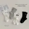 Calcetines para niños para primavera y otoño, calcetines de algodón puro sin costuras hasta la pantorrilla, calcetines deportivos infantiles de estilo coreano con estampado de letras, tendencia, venta al por mayor